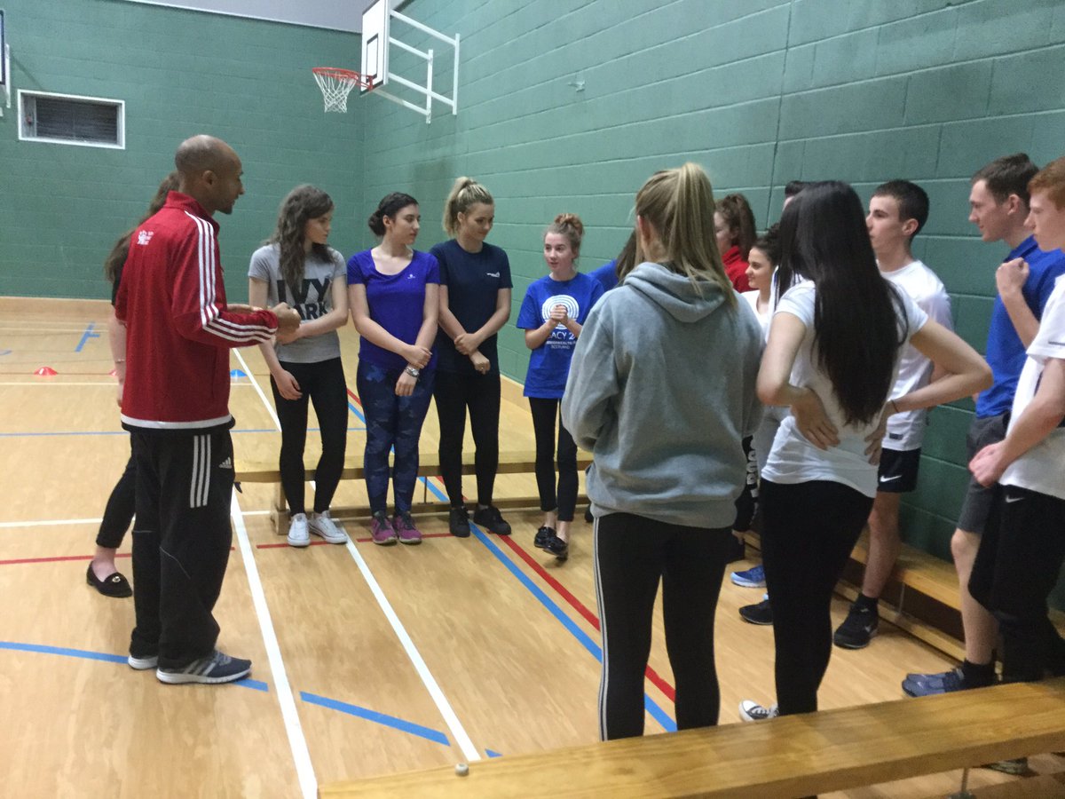 RLSS_ErskRen's tweet photo. Scotland's very own commonwealth gold medalist, Steve Frew came to visit PMHS through the Sky Sports Living for Sport initiative! #inspired https://t.co/al89Z8Flrz