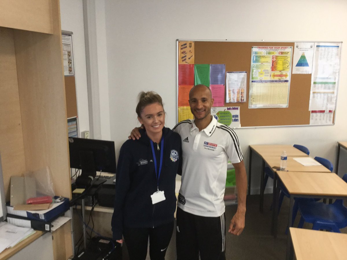 RLSS_ErskRen's tweet photo. Scotland's very own commonwealth gold medalist, Steve Frew came to visit PMHS through the Sky Sports Living for Sport initiative! #inspired https://t.co/al89Z8Flrz