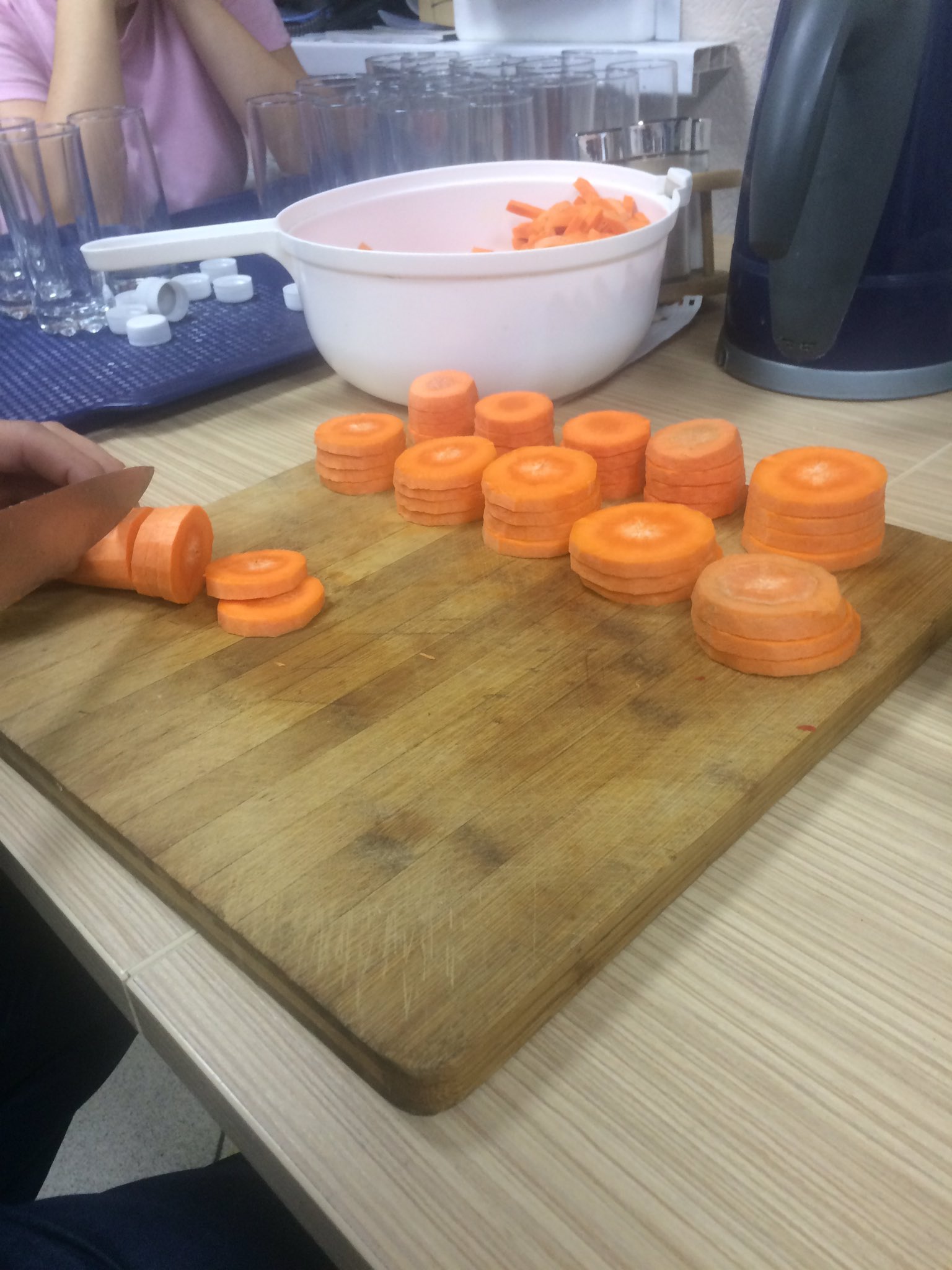 Novoselova🖤 on Twitter: \"Давайте в казино, фишки я нарезал P.S Паша ...