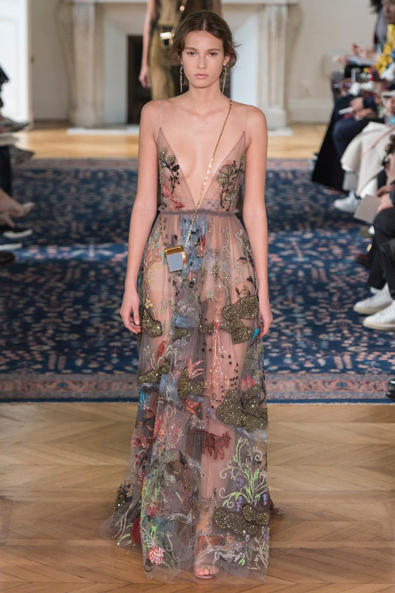 OliviaPalermo's tweet photo. The @MaisonValentino collection drew inspiration from medieval art. https://t.co/jFL6H6AMvB via @SabiDatooLalji https://t.co/2KrRhnqEcC