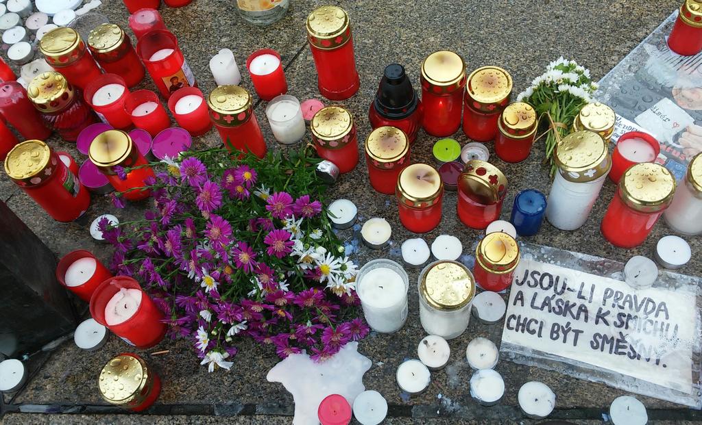 tereza_myn's tweet photo. Pravda a láska den poté #VaclavHavel #VH80 #Havel80 https://t.co/BMUFMFF4qY