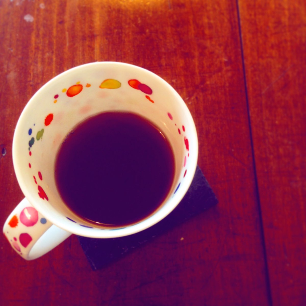 KatieeThornton's tweet photo. I turned 21 and now I like black tea... I am adulting 🙏 https://t.co/6nik1zNjOD