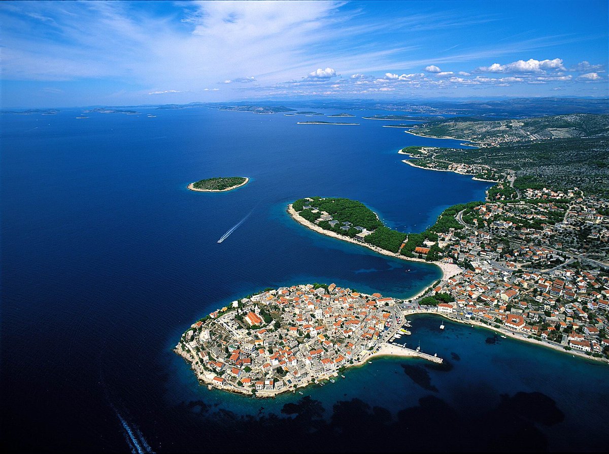 TravelizerPL's tweet photo. 3 mniej znane i zatłoczone miasta w Chorwacji. Przedstawiamy najciekawsze. To co ruszamy w drogę? 🇭🇷😄 #Chorwacja https://t.co/jx1BS74jyP https://t.co/COLMDPhKH7