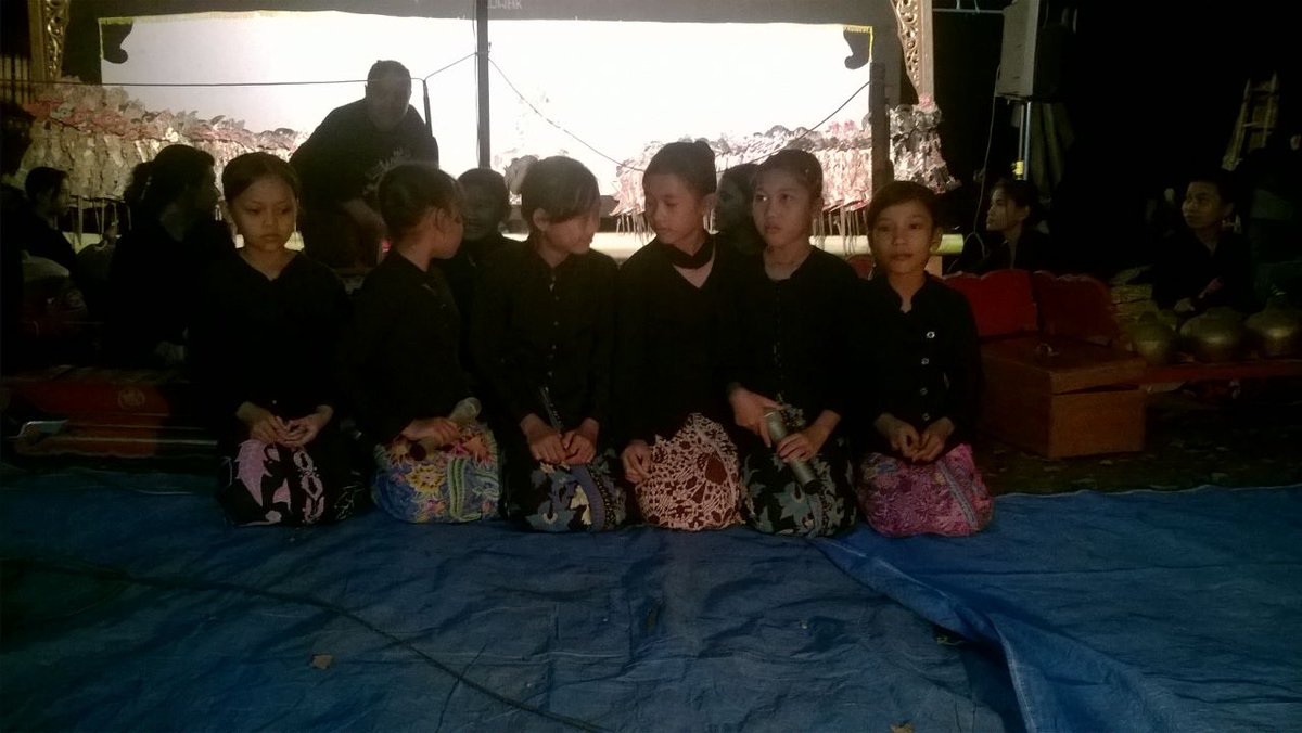 WongKendheng's tweet photo. Jamasan Kendeng Dibuka dg Gamelan Wiji Kendeng
#JamasanKendeng
#TolakPabrikSemen https://t.co/Wj2uXSlMZE