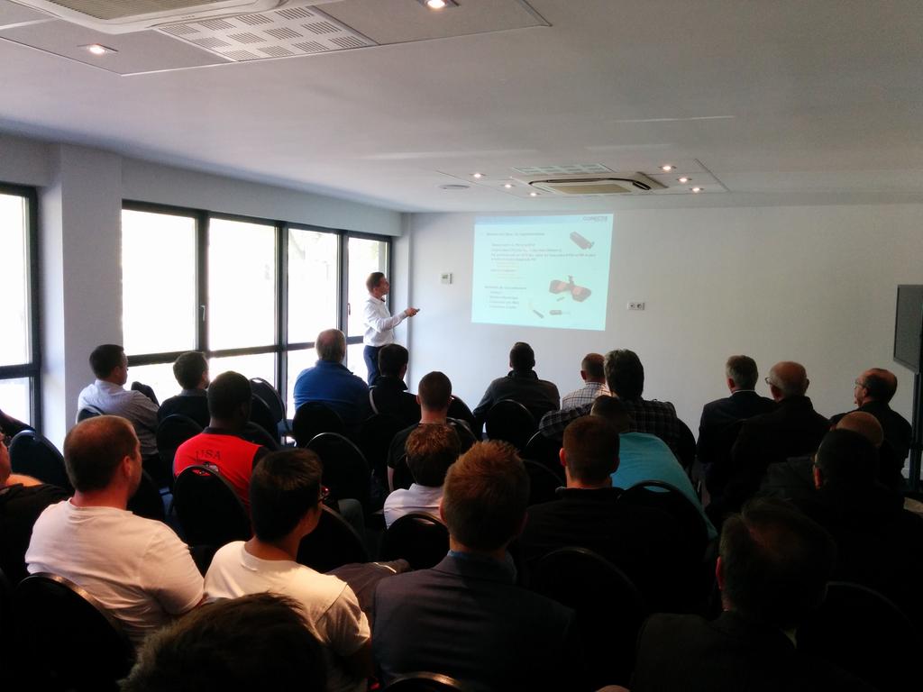 Garnier_Vincent's tweet photo. Conférence sur la FTTH pendant le salon des courants faibles à Rouen #FTTH #Rexel #optique #reseauurbain #conectis #Gigamedia https://t.co/NCOGIpVo51