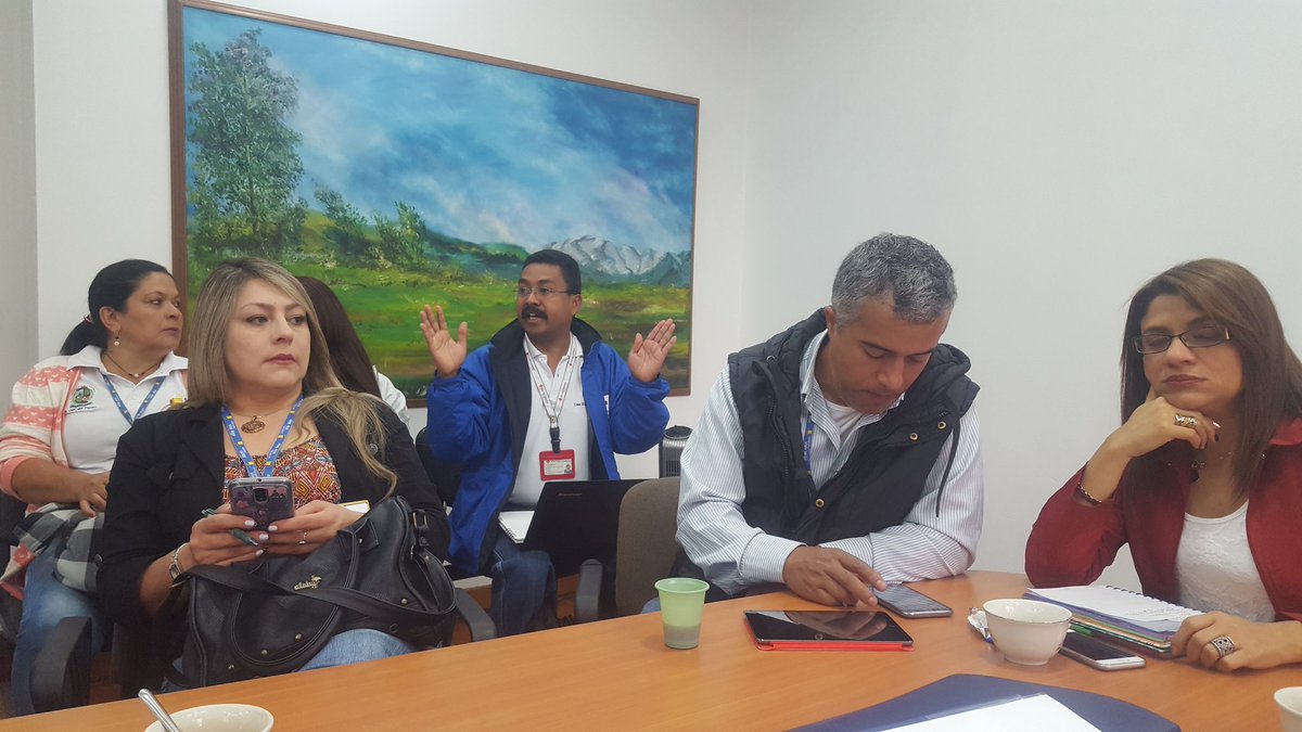 LaCejadelTambo's tweet photo. Alcalde @elkinospinao lidera reunión de #COMGER se analiza emergencia y solicitudes de ayuda de la comunidad @DapardAntioquia https://t.co/0g040uBEYr