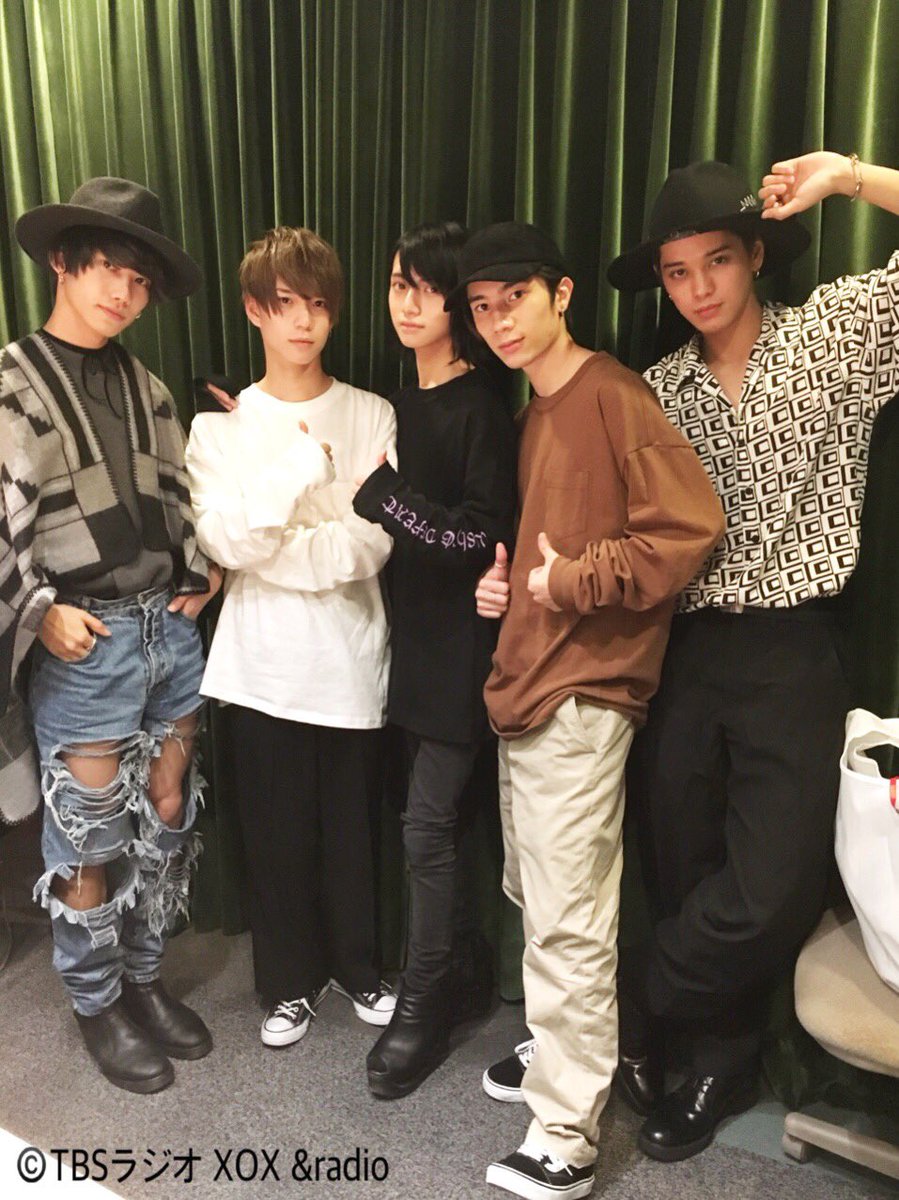 Xox Radio Xox Radio 聴いて頂いた皆さんありがとうございました 丸顔の子の可愛いベレー帽の被り方 はこちら 放送では禎雄くんが被った写真を載せると言っておりましたが 丸顔のつばさくんをモデルに禎雄くんが被り方を伝授 ぜひ皆さんも参考にして