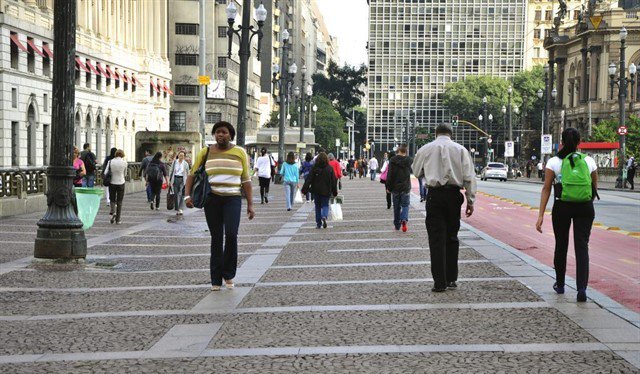 Mr_Machado's tweet photo. 3 cidades brasileiras dão exemplo de priorização aos pedestres https://t.co/NWJokeJu01 #saopaulosao #caminhos #exemplos #pessoas #calcadas https://t.co/YIogVxnREZ