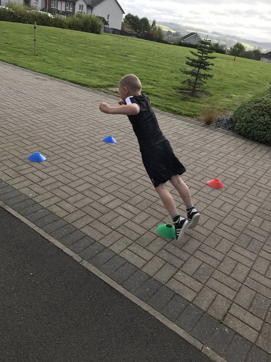 Cuiken_Primary's tweet photo. The provision are still investigating the body...joints and muscles today! #whichjointwasit #enquiry #ballandsocketjoint #hingejoint https://t.co/XIH1V36EVK