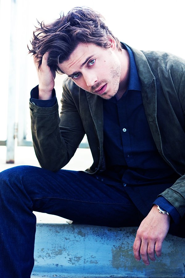 Guapazos's tweet photo. François Arnaud, dedicado hoy con mucho, mucho cariño a @Beita_MM https://t.co/bFCEbQrY7A