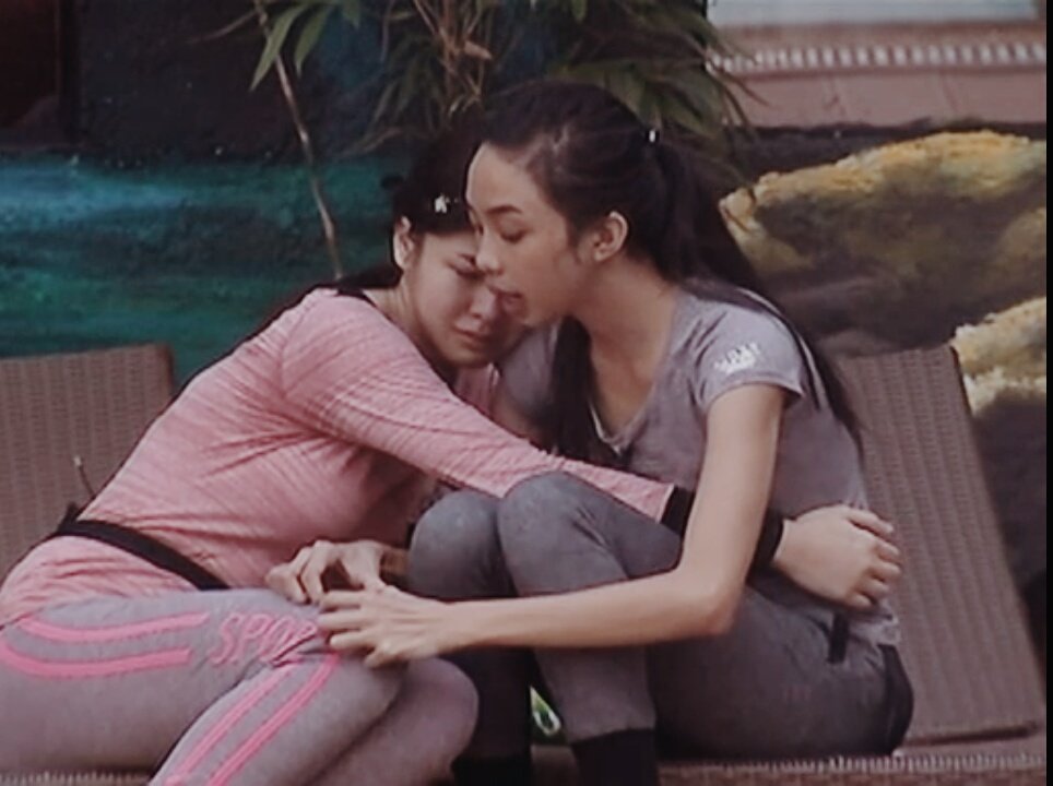 byxspeaks's tweet photo. Friendship. My Lucky 2 Teen Housemates. In fairness kay Lara, she's a very effective coach #PBBHowToBeAQueen #SmartiWantTV https://t.co/z4nBfdNzV7