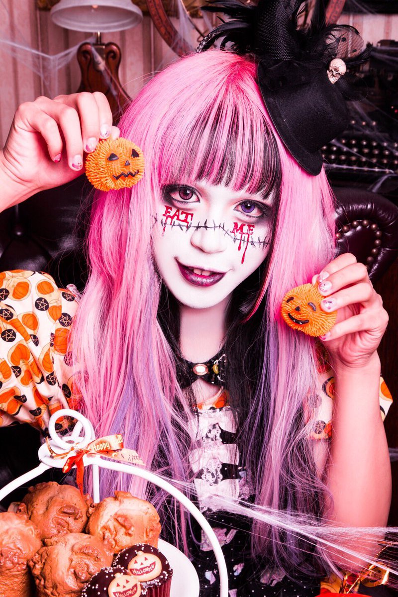 irias_yun's tweet photo. アー写が変わりましたよ♡ﾍ(´ー｀ﾍ)
今年もハロウィンがやってきました♡(•̀ᴗ•́)و ̑̑

去年とはガラリと雰囲気を変えてみましたがどーですか？♡(≡∀≡σ)σ https://t.co/Y7pwh3TjU1