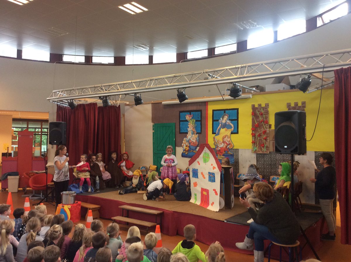 OBSDeFontein's tweet photo. Het eerste groepsspektakel van het jaar, een sprookjesachtige voorstelling van groep 1/2B https://t.co/MgMDktnAS4