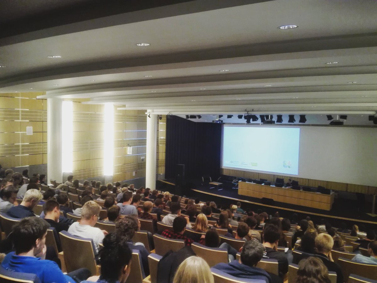 JelleVdBerghe's tweet photo. Debatje gevoerd en lezing gegeven over biodiversiteit op bedrijventerreinen. Volle zaal, fijne job! #2BConnect #Conclusie=NoodAanBeleid #PXL https://t.co/mdorT37IOX