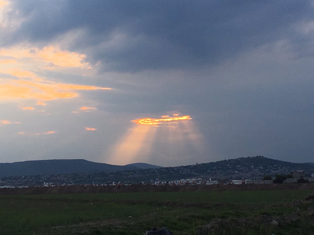BBYES's tweet photo. โขCuando las puertas del cielo se abren y Dios nos #sendea a sus angelitos. ๐๐ป
BONITO DรA ๐
@aesquinca #sendear https://t.co/muLfI5O3AD