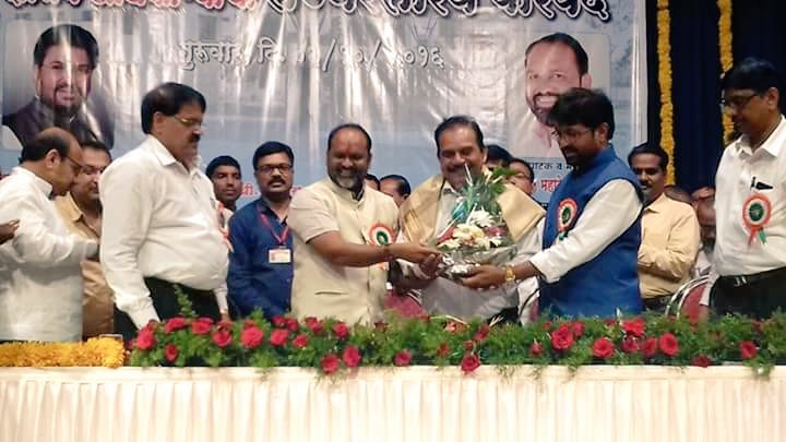 mahadevjankar10's tweet photo. पुण्यातील औंध येथे पशुसंवर्धन विभागातील अधिकाऱ्यांची राज्यस्तरीय परिषद पार पडली. या परिषदेला माझ्यासोबत पदुम राज्यमंत्री ना. @ArjunKhotkar https://t.co/wcIRrBtxT4