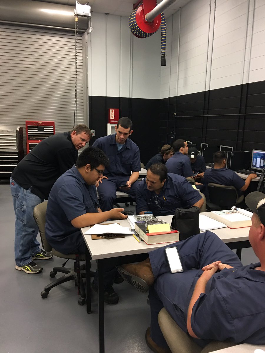 metcalpa's tweet photo. Finishing a great review with Mr. Hall in Auto Tech with @quizlet live @LWTechCollege #CCPSSuccess https://t.co/bO99pQUhh4