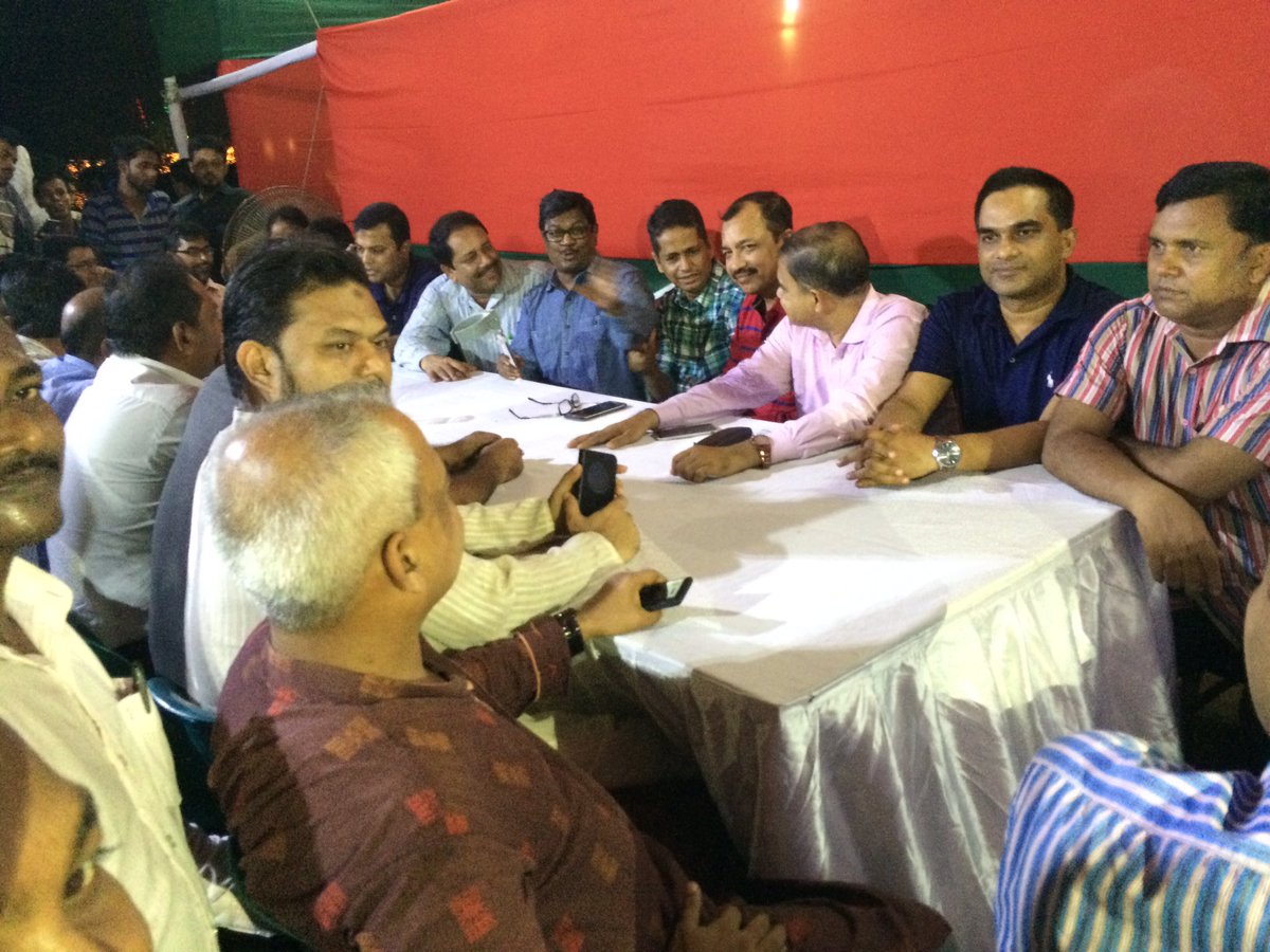 sohelranatipu's tweet photo. বাংলাদেশ আওয়ামীলীগ এর ২০ তম জাতীয় সম্মেলন সফল করার লক্ষে আলোচনায় আমরা...... https://t.co/RERDD7DBZE
