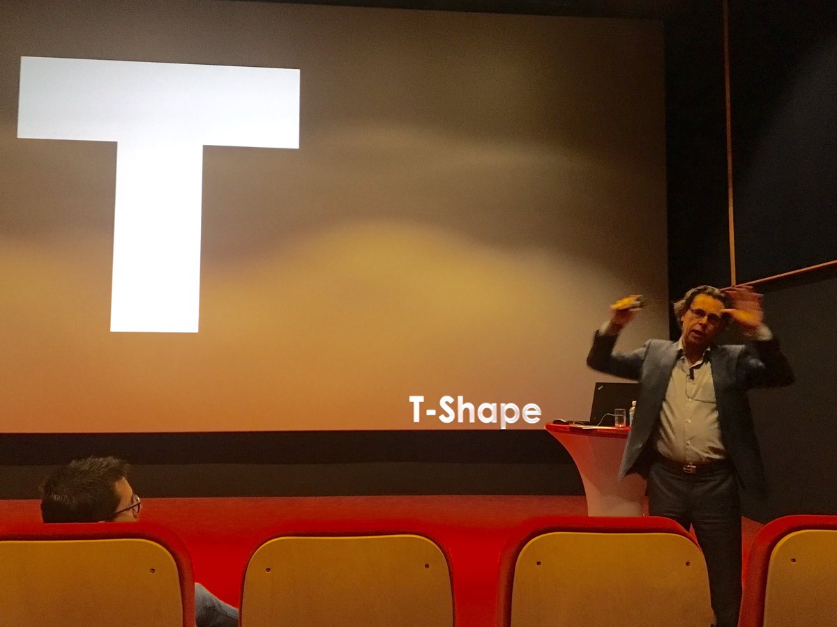 rikmarselis's tweet photo. Leo van der Aalst legt de T-shaped professional uit.
Als opmaat naar andere shapes.
#tmapdag16 https://t.co/93ByN7uZcB
