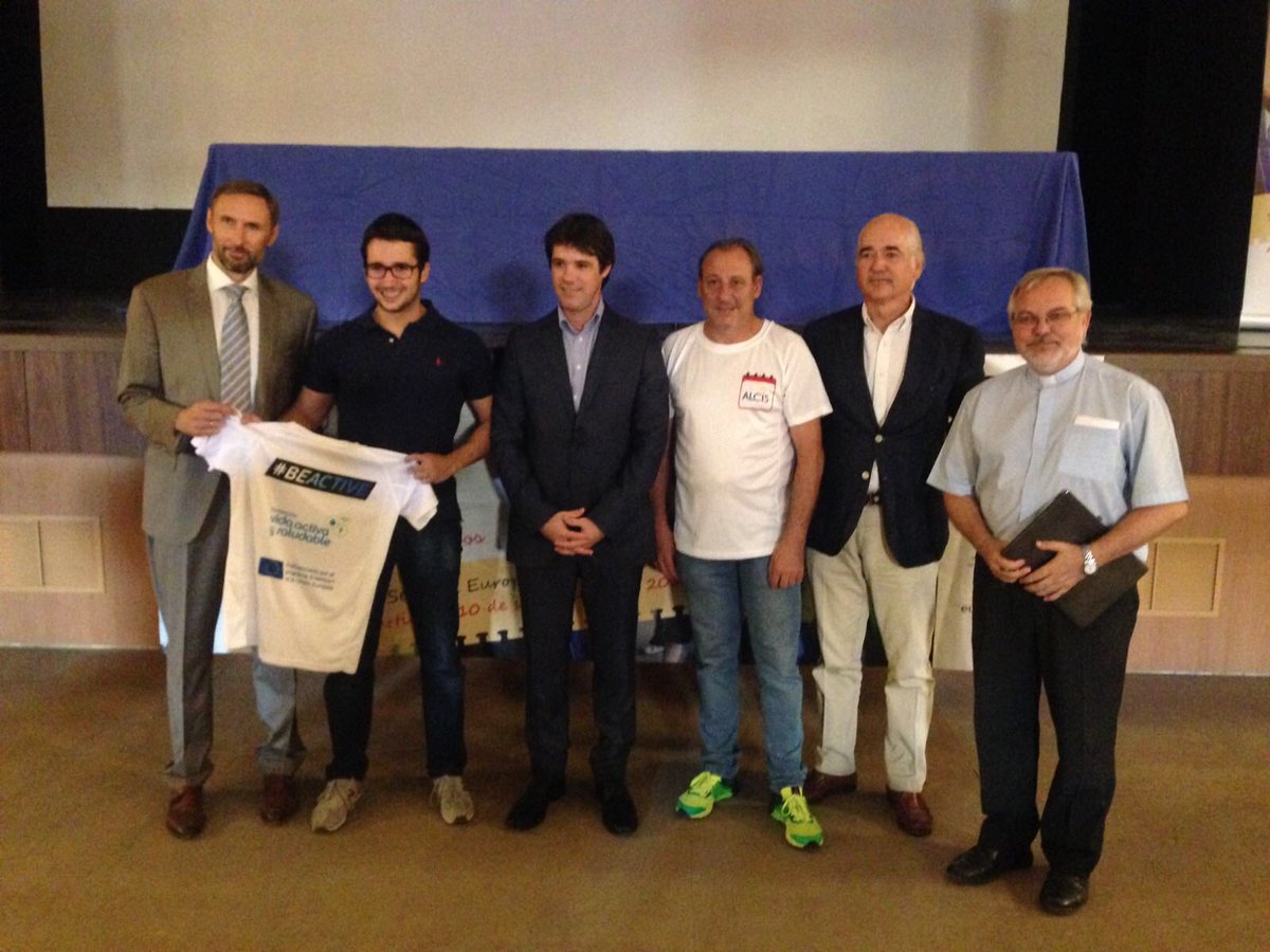 SalesianosSTRD's tweet photo. Bonita jornada en nuestro centro con @FundacionVAS @Fermin_Cacho @guevara_dg #ALCIS2 #BeActive https://t.co/Ud7K95mDKL