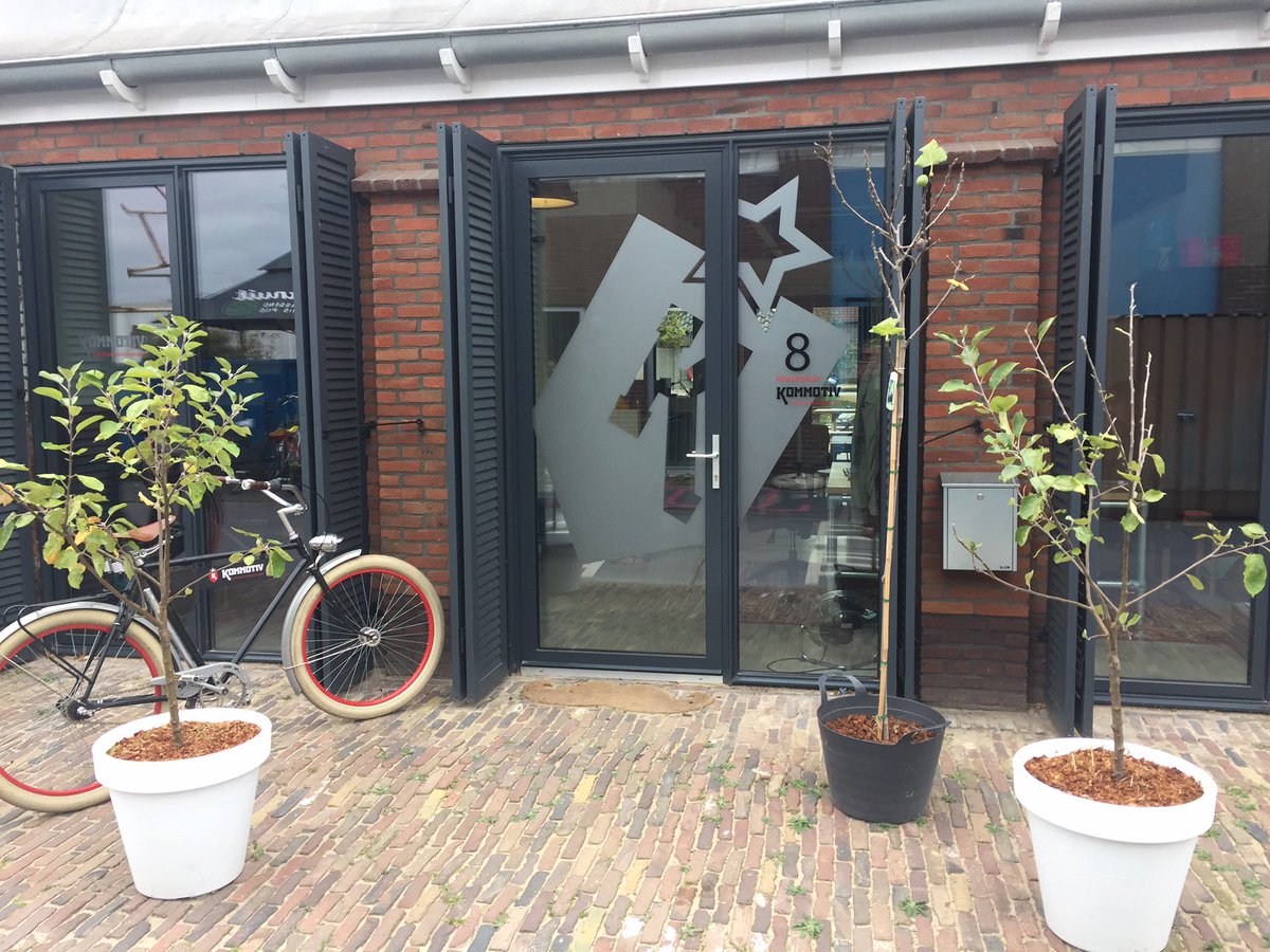 Kommotiv's tweet photo. Jeui, we hebben nu heuse raambelettering! https://t.co/kbvDo6aAxX