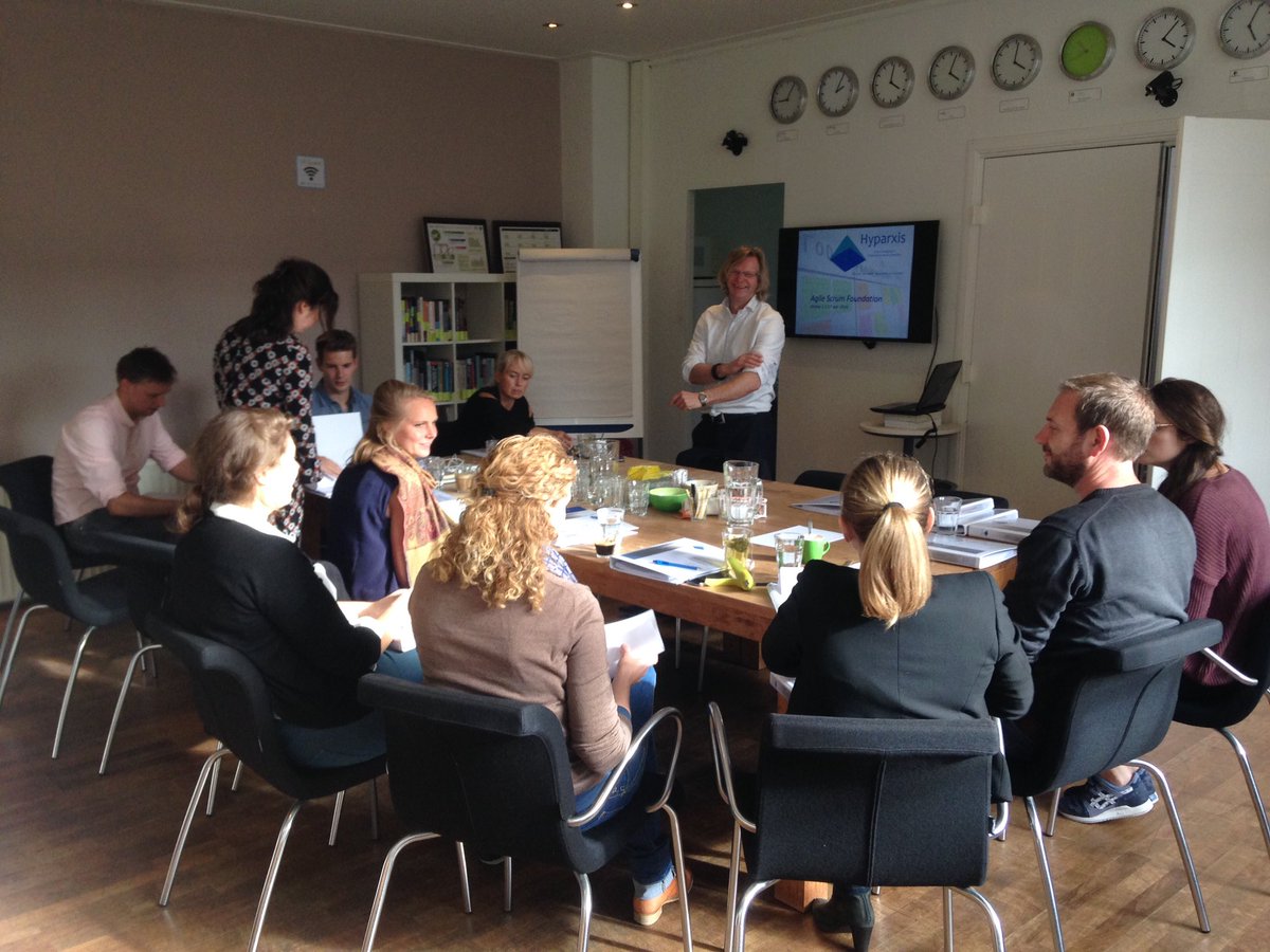 niallokelly's tweet image. All set for the first session in our Agile #Scrum training course @UI_com this evening :)