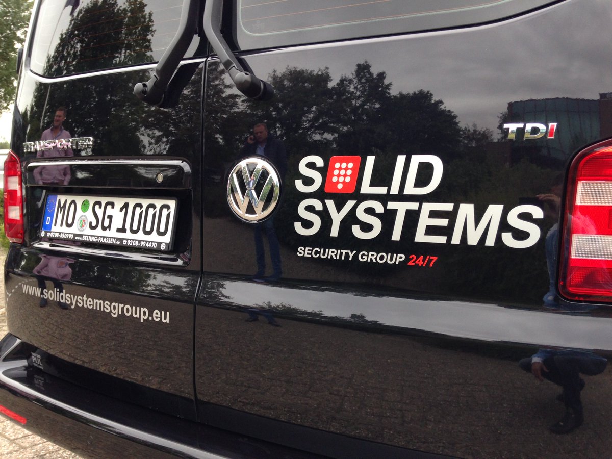 SolidSystemsBV's tweet photo. Nieuwe transporter voor de vestiging in #Duitsland is binnen om onze Duitse klanten nog beter van dienst te zijn. #SolidSystems https://t.co/VqAoYGxlG9