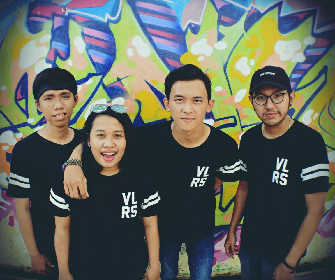 Mari mampir nonton <a href="/VellaroseID/">VELLAROSE #VLRS</a> dan pengisi acara keren lainnya di <a href="/Quatrolympic/">AlAzharQuatrolympic</a> Al-Azhar 4 Bekasi minggu tgl 9 okt ini :) Cc <a href="/InfoPensi/">INFO PENSI</a>