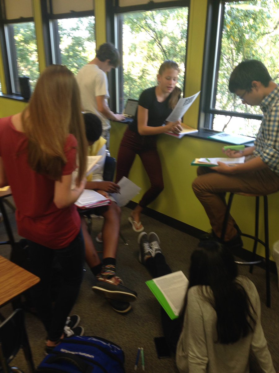 sra_Ingo's tweet photo. Working our way through a difficult authentic text about Día de tu Santo #clasedeespanol @TheRealMrBanks https://t.co/6d4jKGAJNz