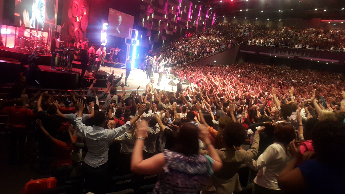 StyleGuruu's tweet photo. Thousands &amp; thousands of people gave their lives to jesus tonight @CRCMain @CRCPretoria @AtBoshoff @NyrettaBoshoff https://t.co/fd0Czh8RIW