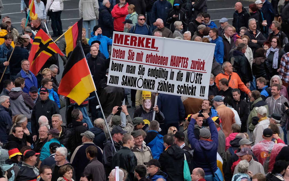 TAG24Sachsen's tweet photo. Nach Negativ-Schlagzeilen: Bei Wessis hat Dresdens Ruf besonders gelitten! #Einheitsfeier #TdDE2016 https://t.co/e1XVkEVLVi https://t.co/3ytCEO71sL