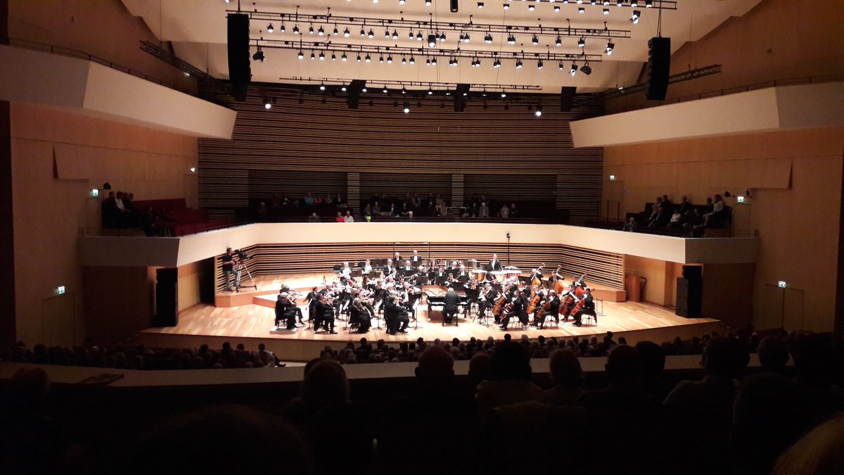 MarieVermeulin's tweet photo. Très beau concerto de Schumann ce soir avec l'ONL et Christian Zacharias au Nouveau Siècle. https://t.co/iXNJOLcGk3