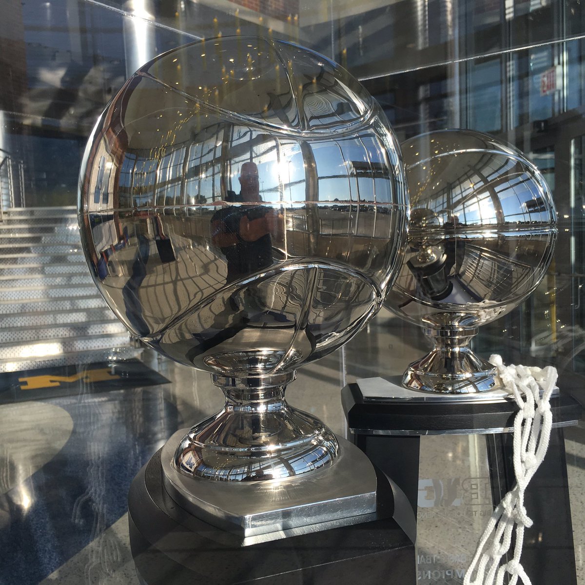 umichbball's tweet photo. Always nice to have these 🏆🏆greet you when walking into the WDPDC each day. #HelloFriends 
〽️🏀#GoBlue https://t.co/QiF4YNuoIu