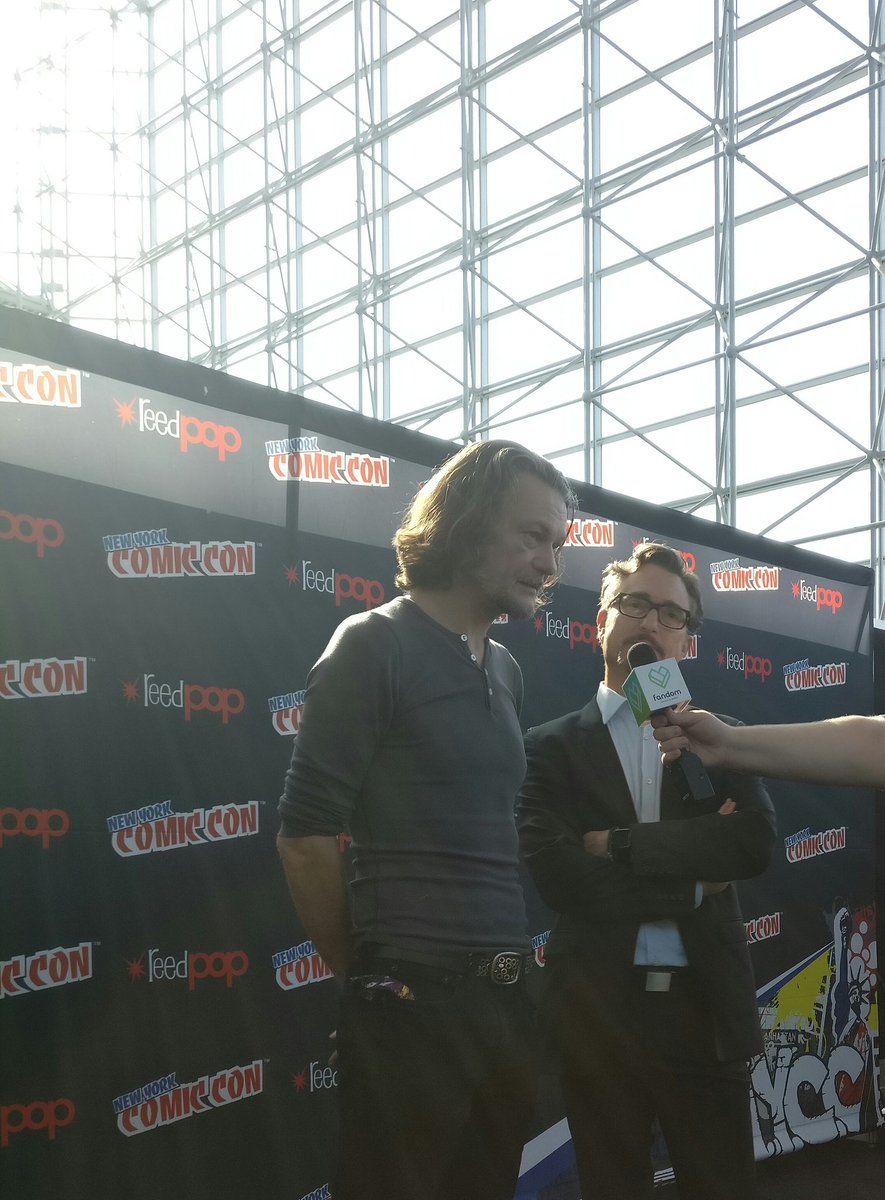 SoleVenesio's tweet photo. Rueda de prensa para #TheTick #BenEdlund #BarryJosephson https://t.co/eChTct7tiM