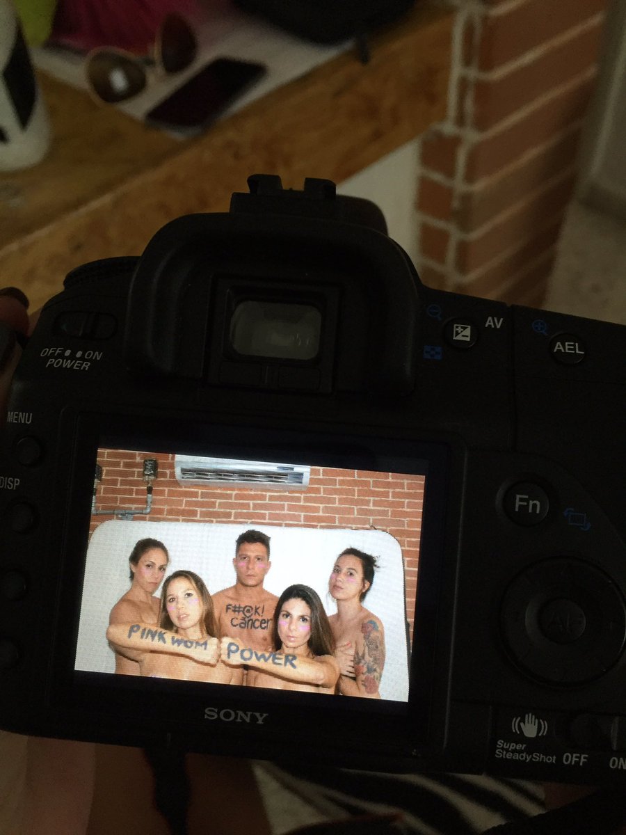 dannybuendia's tweet photo. #MakingOf campaña vs #CancerDeMama @WomSocial #WomPower #PinkPoolParty @Jesswom https://t.co/OjW0J8iytt