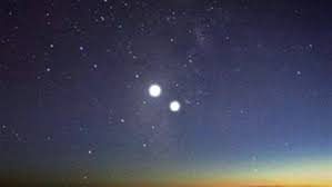 الصبر زين وعـــزت النـــفس تغنيك 
عـــن منة العـــربان قاصــي ودانـي 

أن ماعطاك الله فلا احد(ن) بمعطيك 
اقنع بمقســومك تـــرى العمر فاني
😳😳