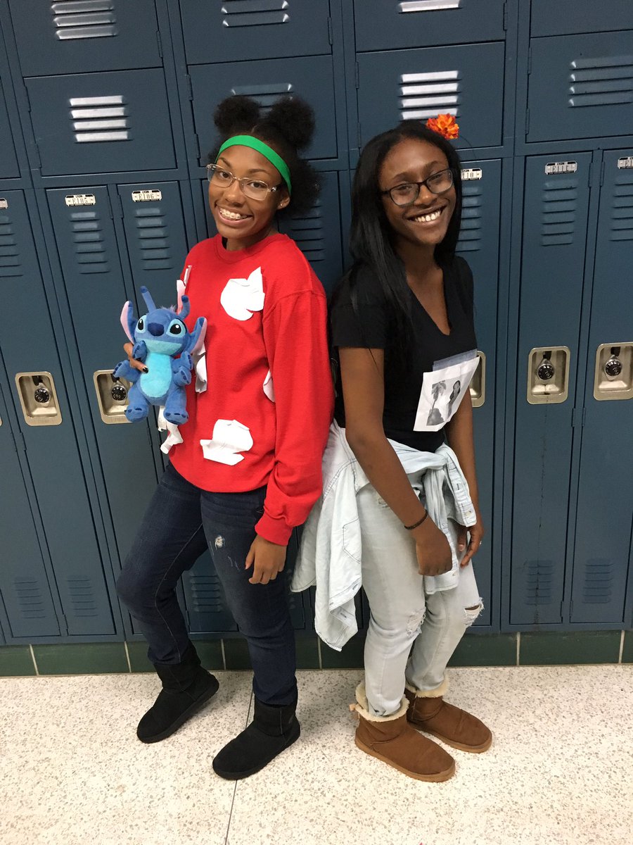 mynameisniajah_'s tweet photo. Lilo and Nani and Stitch 😝😭🤘🏽 #ThrowbackCartoon #ThrowbackThursday #SpiritWeek https://t.co/MqtBQYGZdb