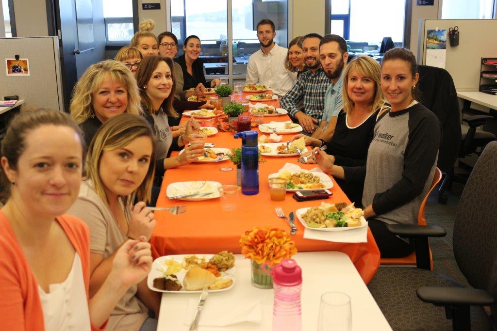 jkimpton89's tweet photo. Thanksgiving potluck with the best crew <3 https://t.co/LgqkbkZNas