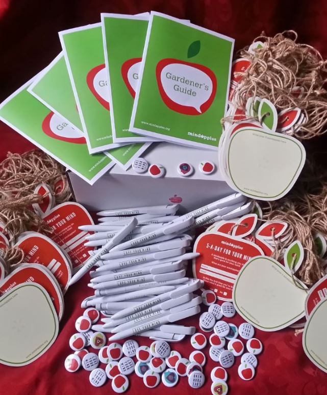 mindapples's tweet photo. How to start talking about #mentalhealth in #freshers16 week 
Get a toolkit #LoveYourMind 
https://t.co/tWYQnkFVPO https://t.co/NipexPCu4m