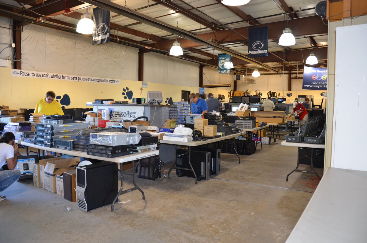 LionSurplus's tweet image. Our auction preview just started and will continue until we begin bidding at 5pm!! Stop in and see what we have for sale! #computerauction
