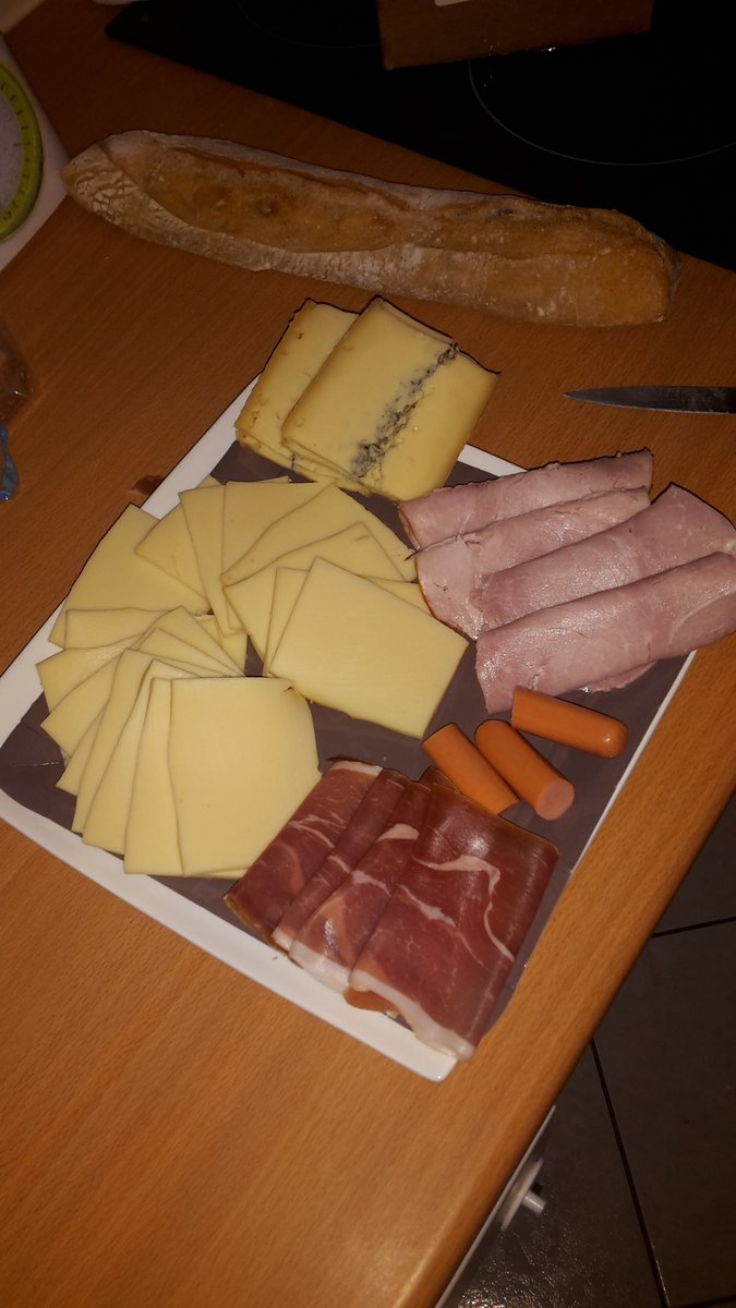 titouzecat's tweet photo. Sinon ce soir on mange? #Encuisine
😋 on dit quoi déjà ? ??
#RipWW 😂 https://t.co/yP5pYtnlw3