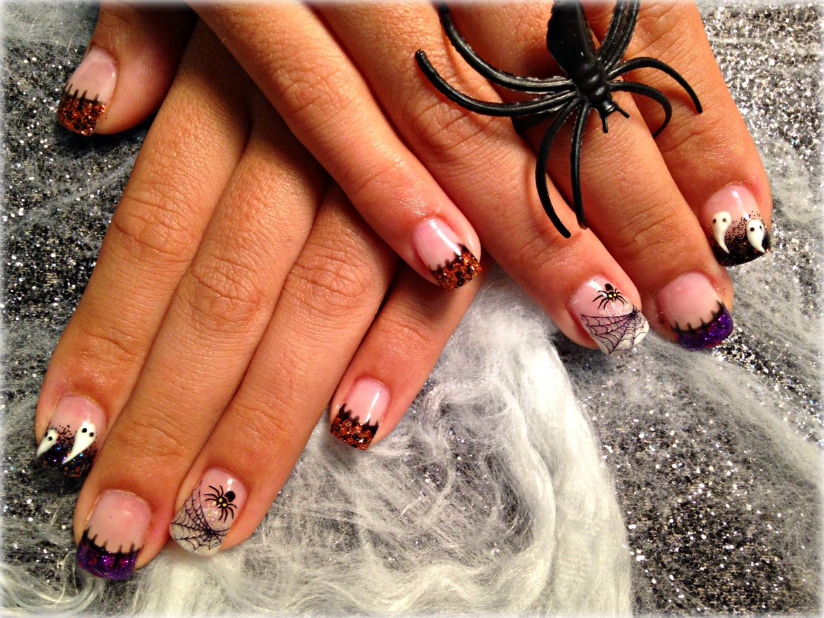 nailsmag's tweet photo. Boo! #Halloween #nailart all month long on our #365daysofnailart blog https://t.co/JpOGmptLIK https://t.co/DItsApjI26