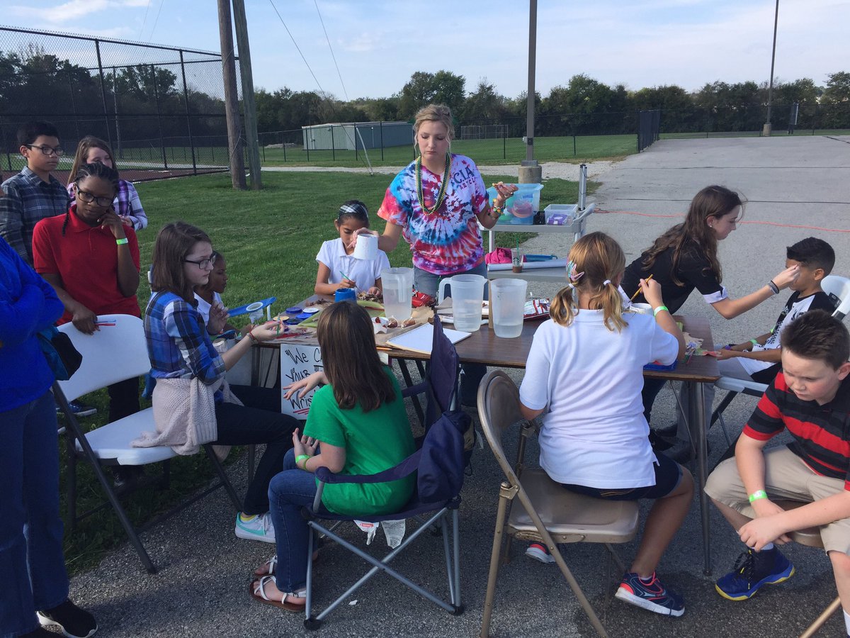 skellerCIMS's tweet photo. Celebrating sensational students who showed CORE 1st 9 weeks! @WarrenTwpPBIS #ciarocks #picnic #festivities #coretastic https://t.co/QbxeZyIqwZ