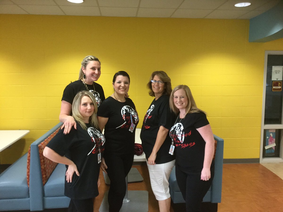 mscavalieredphs's tweet photo. Empowered Evil Empresses are ready for #dptech2017 #deerparkisd #starwars https://t.co/RZOA1aWPYO