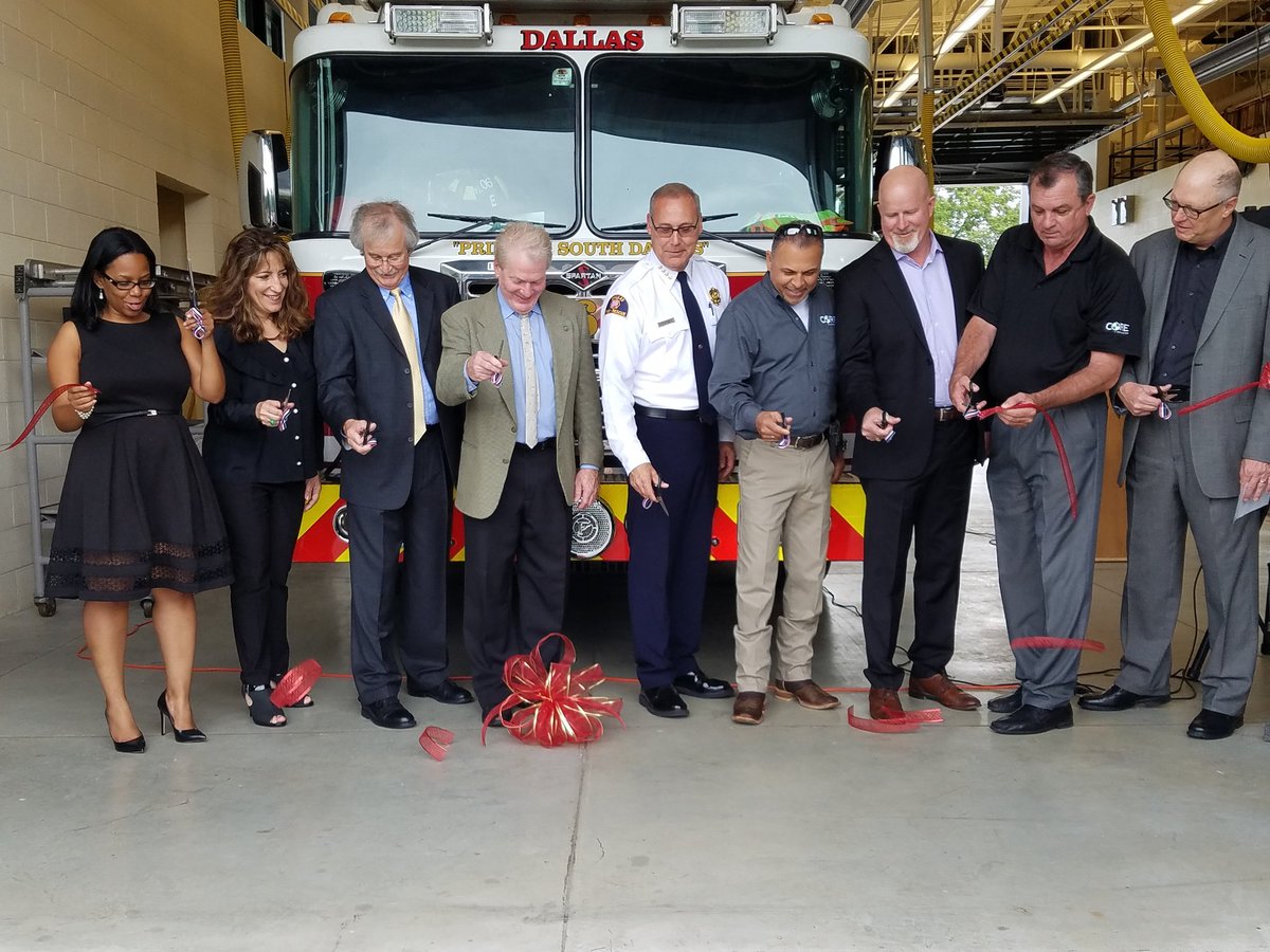 DallasFireRes_q's tweet photo. Official #RibbobCutting of @DallasFireRes_q #Sta06! THANKS TO ALL!!!!! https://t.co/yBoZRcoUWJ