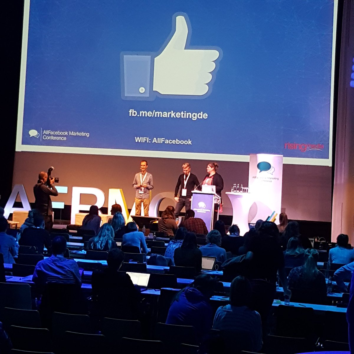 modekabel's tweet image. .@faebiaen und @eskarina jetzt auf der Bühne #oidabistdeppert #AFBMC