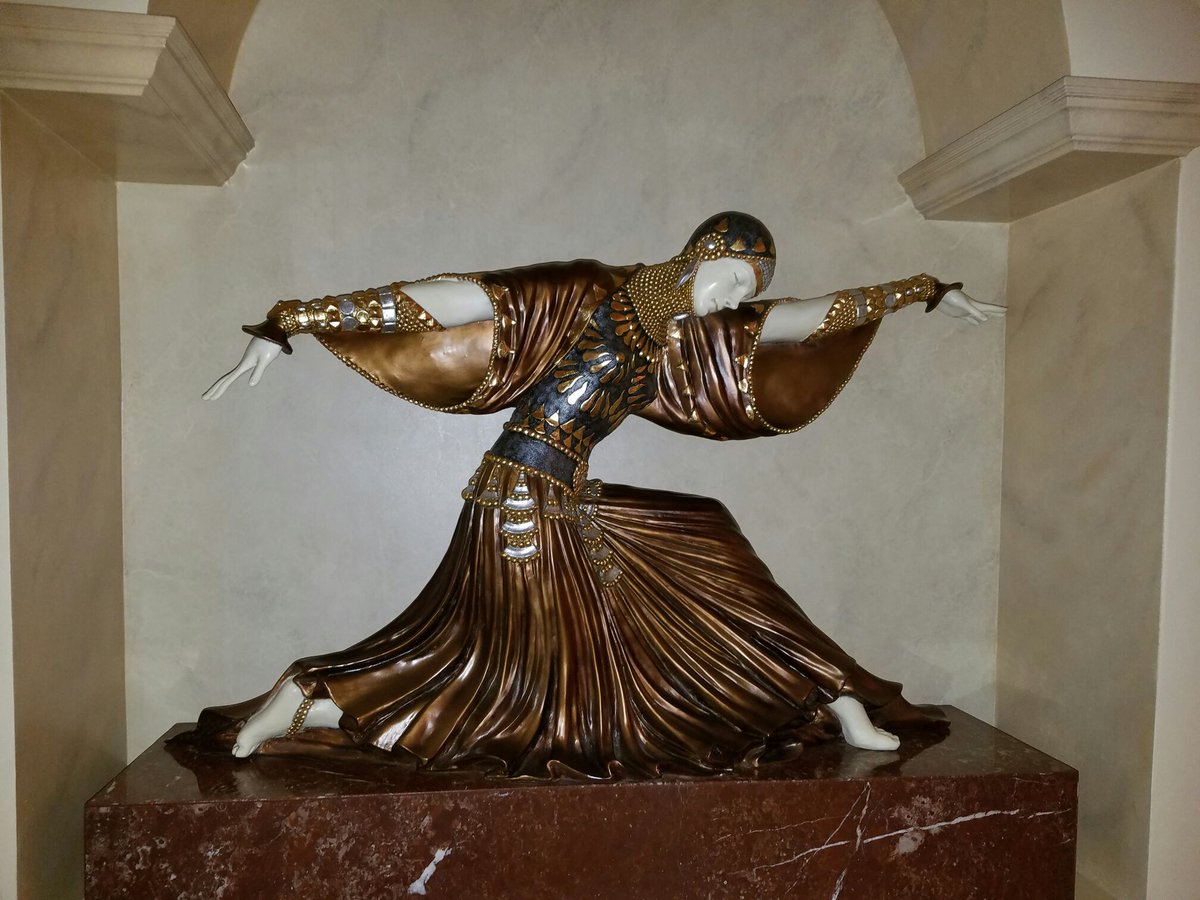 aboveallmoving's tweet image. Our movers move the impossible