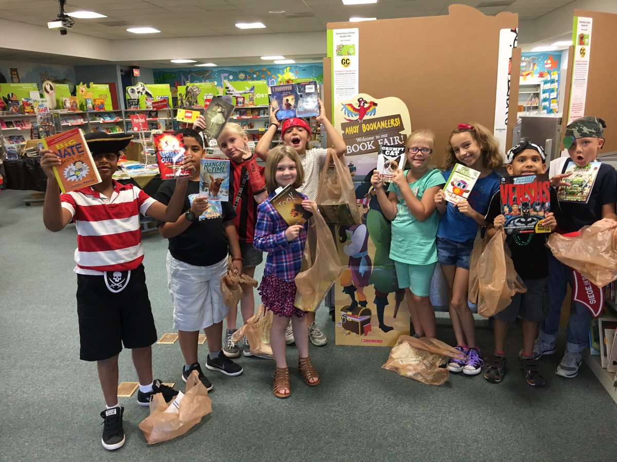 Cherpocks3rd's tweet photo. Our readers arrrgggghh HOOKED on books! #bookfair @SarahBordner55 @DenhamOaks https://t.co/dNbHXHmZPx