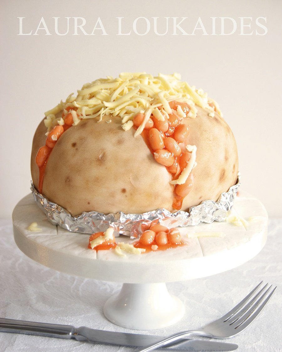 ⏪ #ThrowbackThursday - Jacket Potato #CAKE 🥔🍰 
Would anyone be interested in a tutorial for a cake like this? 🤔