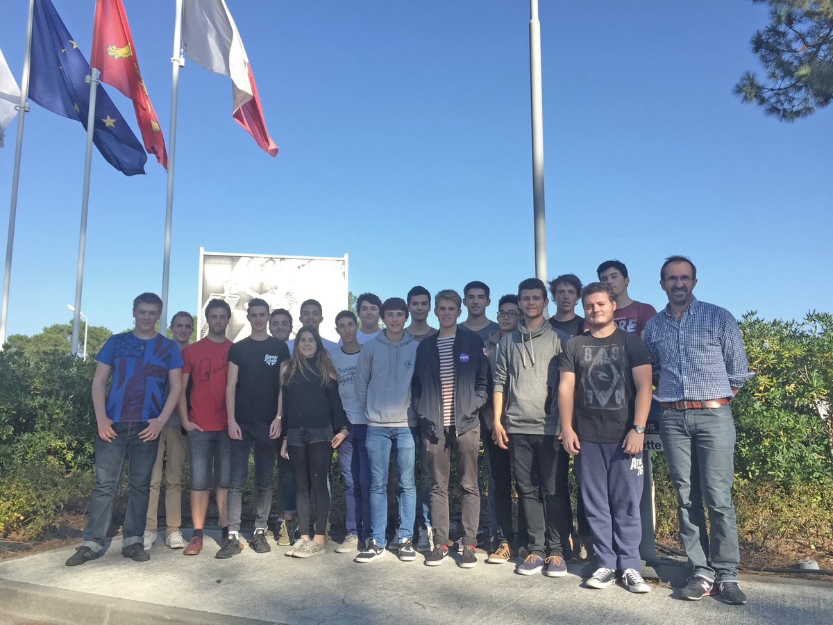 iutsgmbx's tweet photo. Les étudiant.e.s SGM de @IUT_de_Bordeaux visitent des #entreprises @AirbusGroup @Exxelia @GETRAG @RESCOLL : lien fort industrie/formation https://t.co/uiJj3lK6g5
